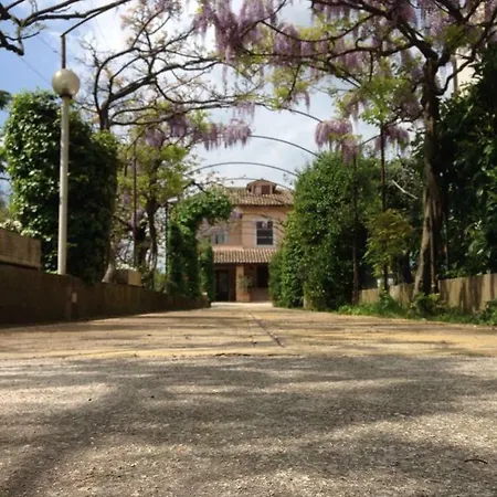 Casa De' Trinci 3*
